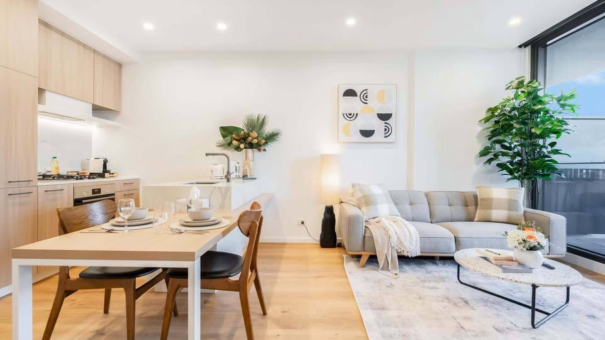 Heidelberg Heights Apartment | Stylish Ivanhoe Apt: Free Parking & Balcony