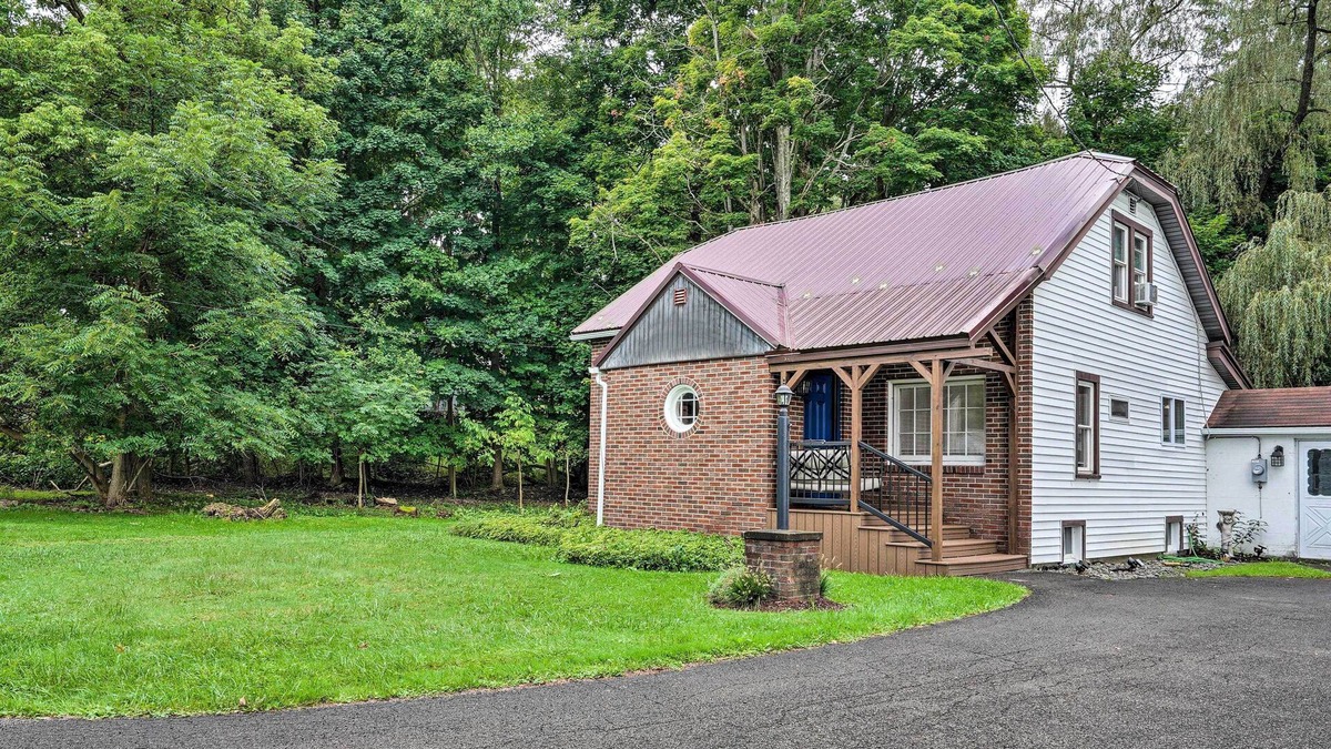 Jamestown West House | Stylish Jamestown Home Close to Lake & Dtwn
