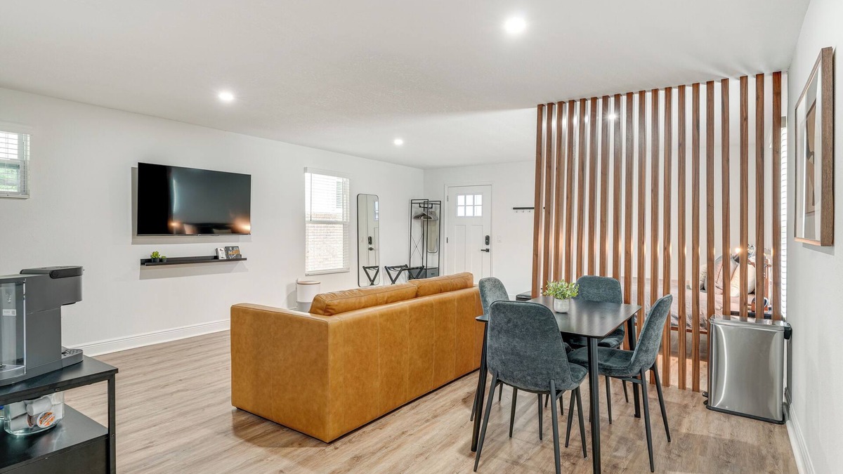 Lakeland Apartment | Stylish Lakeland Studio w/Workspace