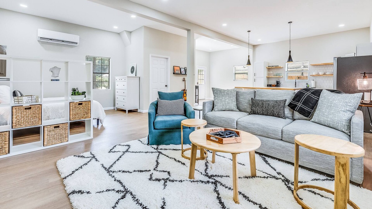 Port Wentworth Apartment | Stylish, light-filled Studio Apt