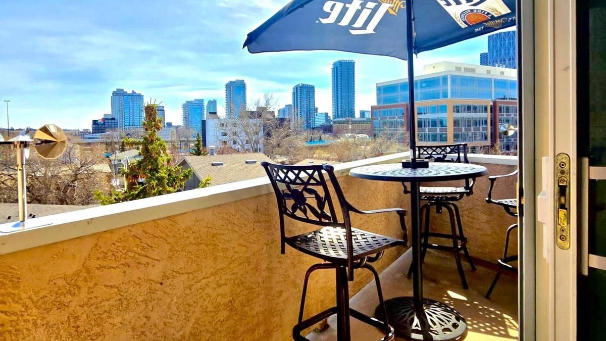 Bridgeland Apartment | Stylish Loft Apartment
