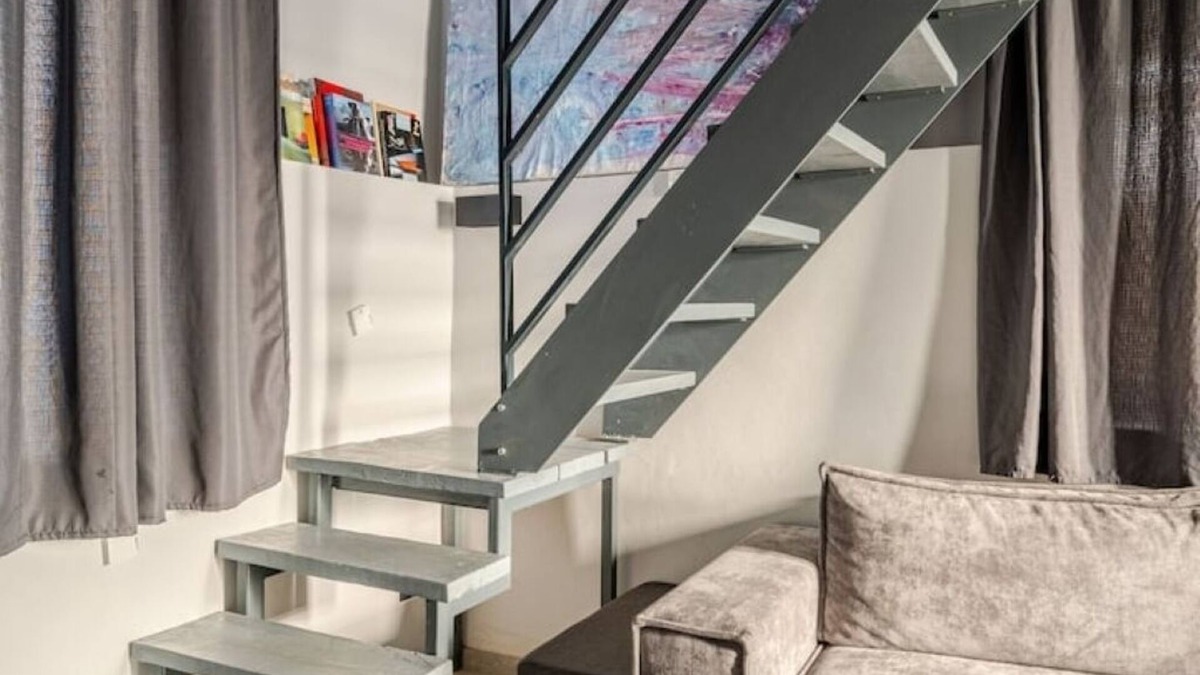 Wossingen House | Stylish loft with kitchen, carport, WiFi & fireplace