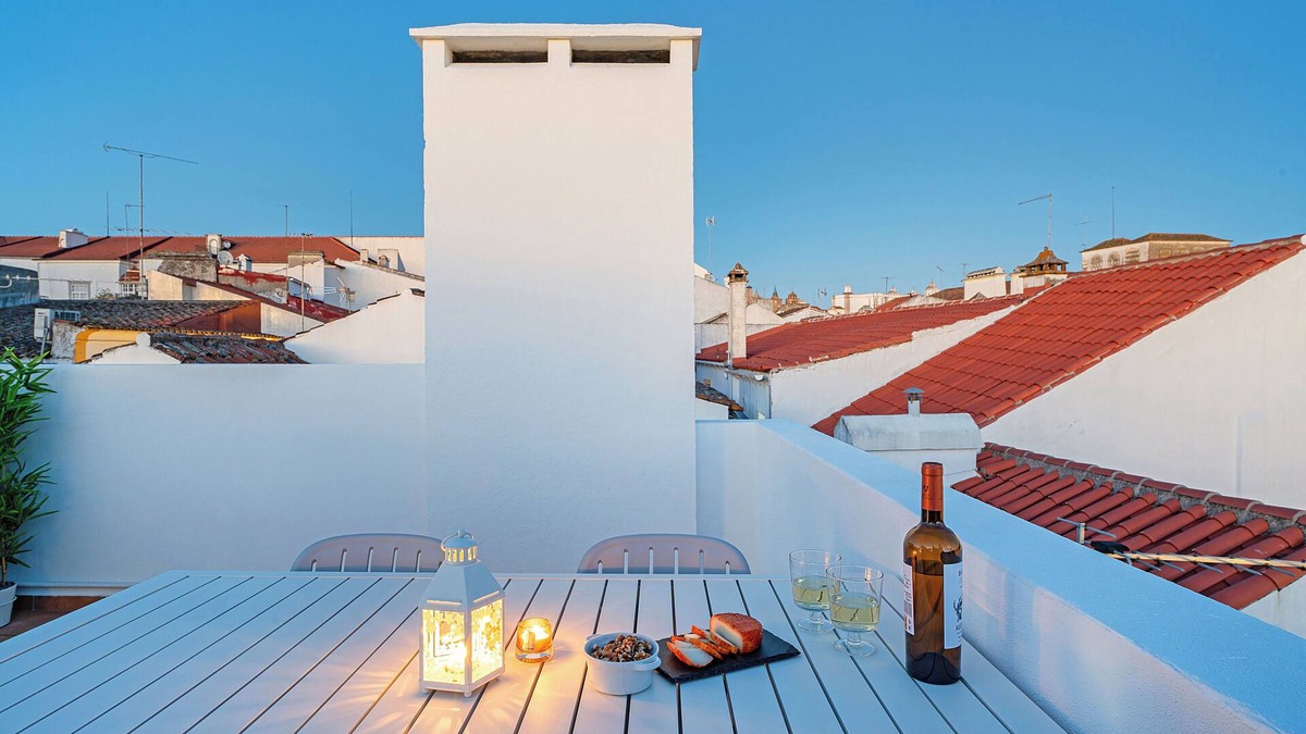Evora Apartment | Stylish & Luminous, 2 Queen Size Beds, Historic Centre W/terrace