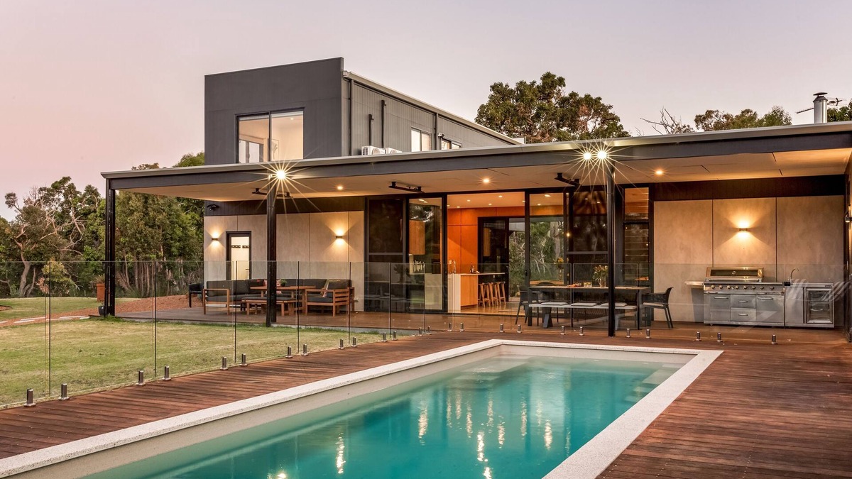 Eagle Bay House | STYLISH & LUXE CONTEMPORARY ESCAPE SURROUNDED BY GORGEOUS NATURAL BUSHLAND