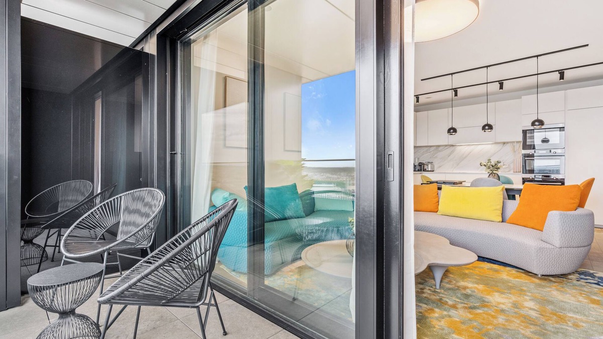Gasperich Apartment | Stylish Luxurious Apt w Pool & Gym ID214