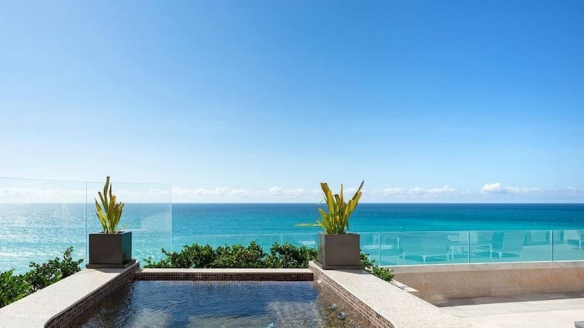Cabo San Lucas Hotel | Stylish Luxury 3-BR Oceanfront Suite - SPACE AVAILABLE BOOKING