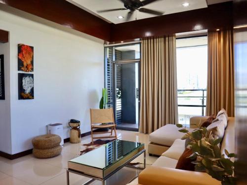 Mandaue Apartment | Stylish Luxury Penthouse with 3BR, Wifi, Gym, across Malls