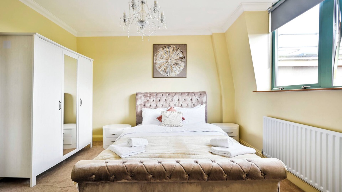 Kilburn Apartment | Stylish Mapesbury Escape