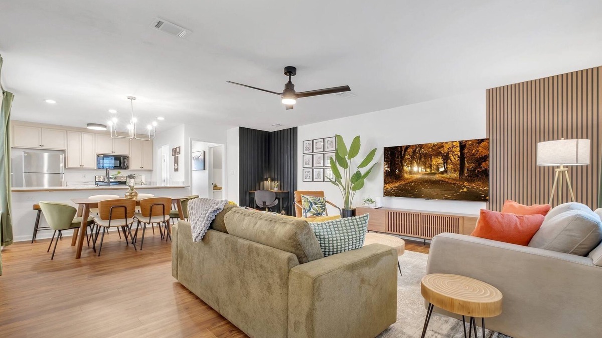Tallahassee House | Stylish Mid-century Modern 3-bedroom 2.5 bath townhome in awesome Tallahassee