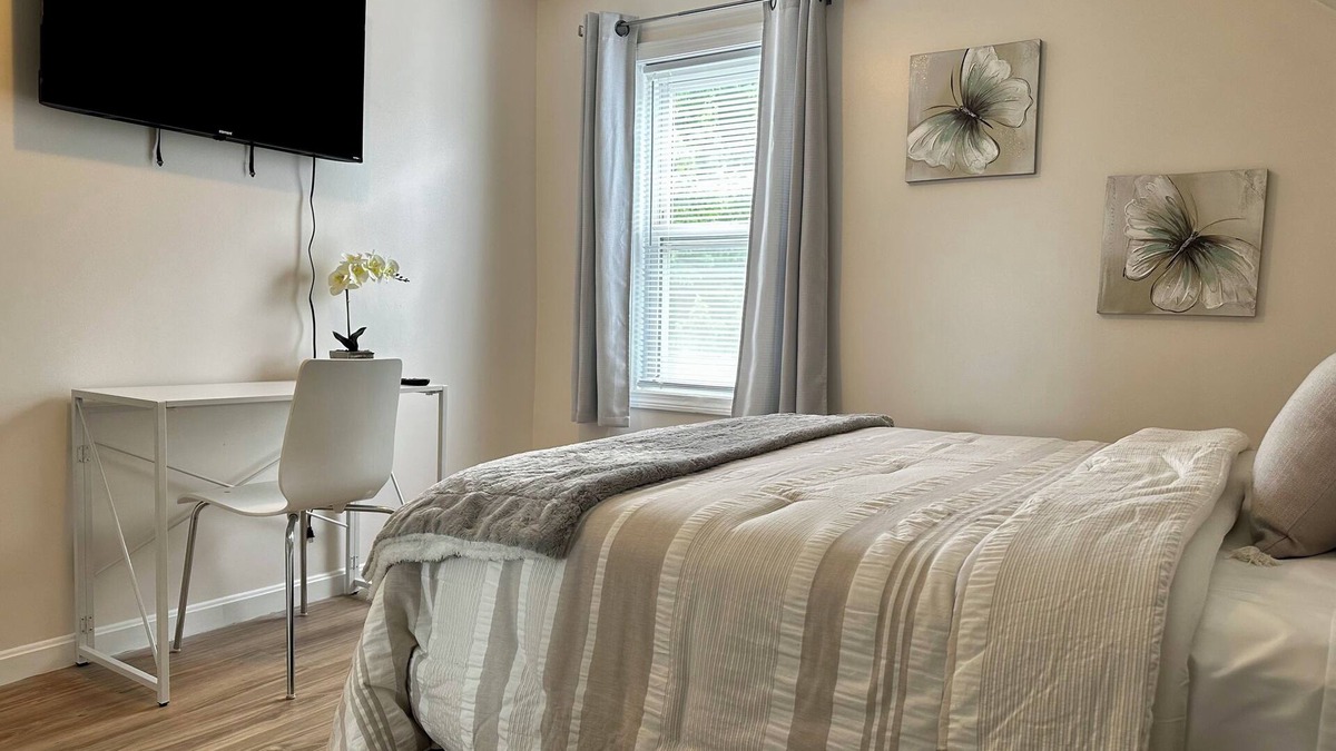 Providence House | Stylish, Modern 2-Level Home