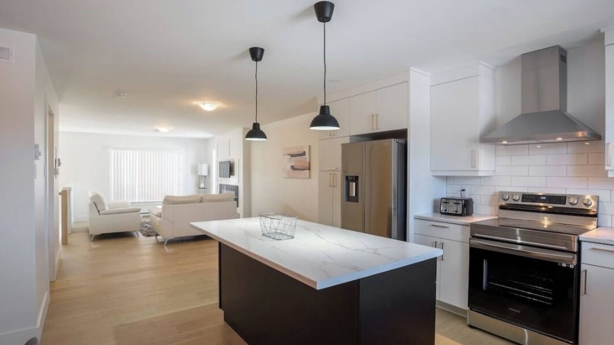 Moncton House | Stylish, Modern 3BR in Moncton