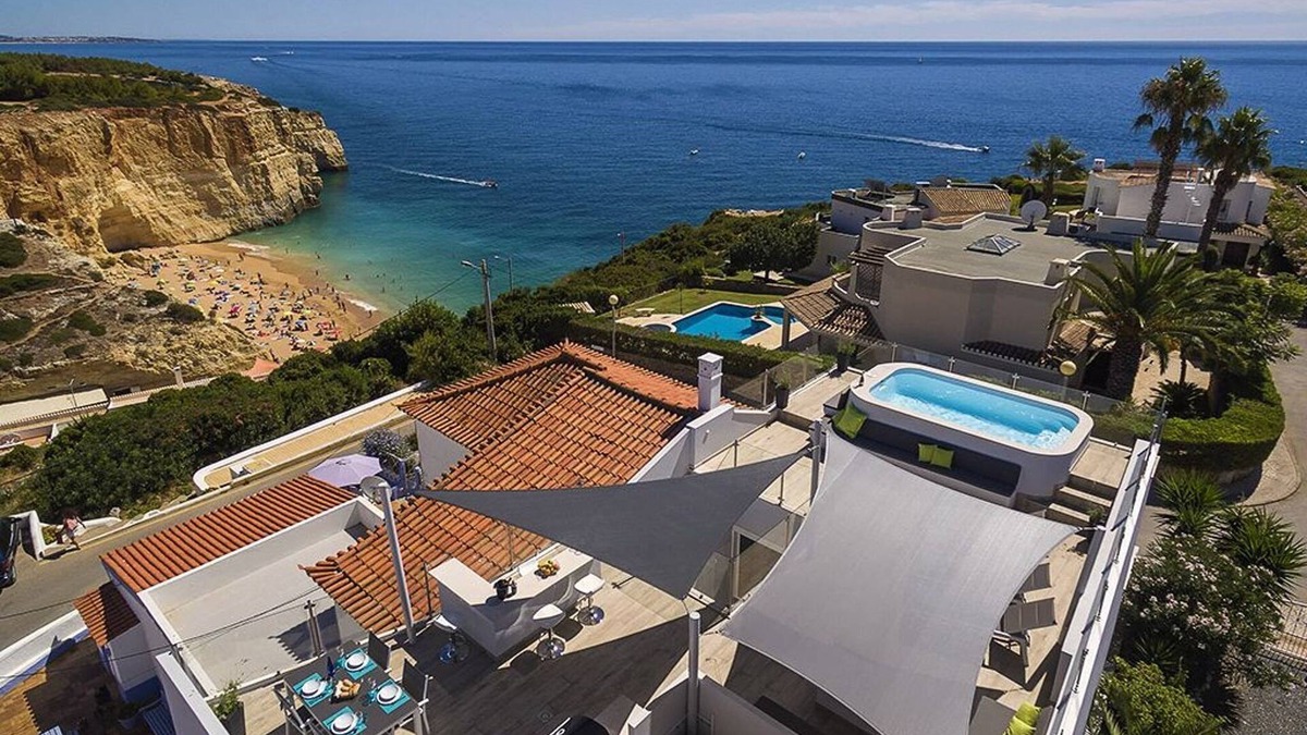 Benagil Villa | Stylish & Modern Carvoeiro Villa | 2 Bedrooms | Villa Benagil | Stunning Views.