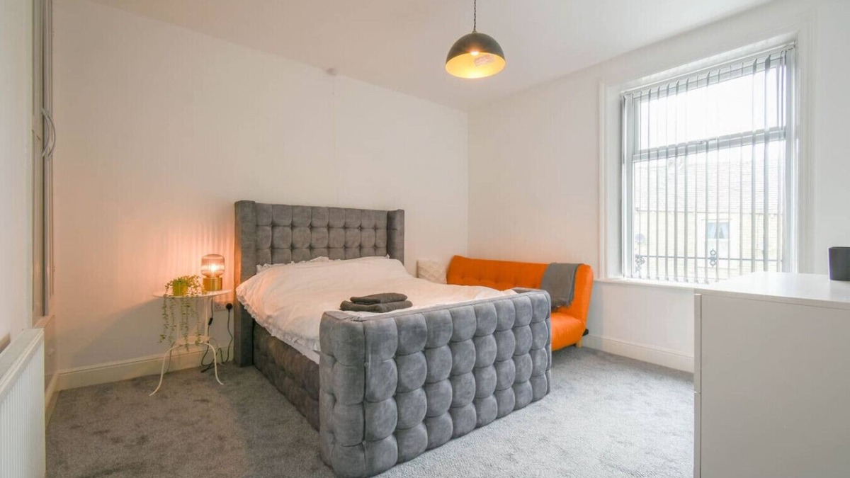 Accrington House | Stylish Modern Getaway : Lancashire