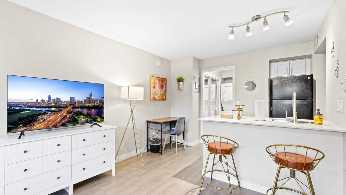 Allandale Apartment | Stylish Modern Studio Close to Downtown and Domain