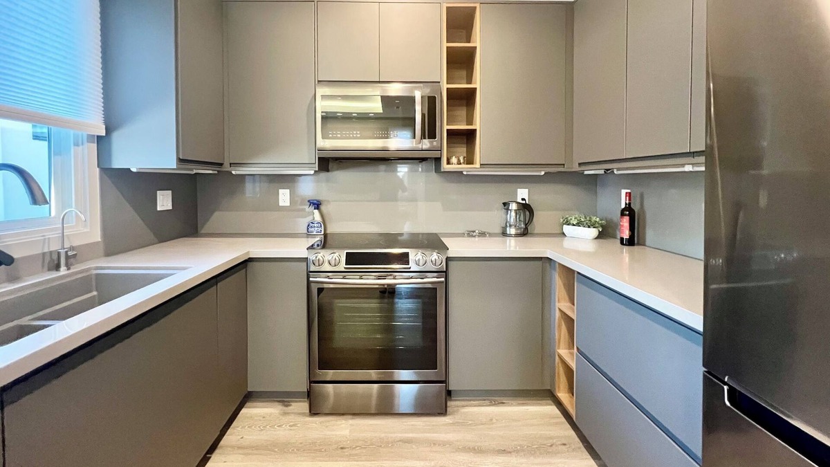 San Tomas House | Stylish new 2B2B detached house with a private backyard in a quiet neighborhood
