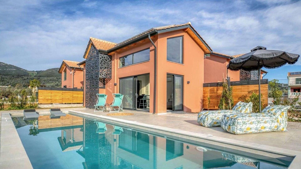 Lygia Villa | Stylish new villa close to shops, tavernas, beach