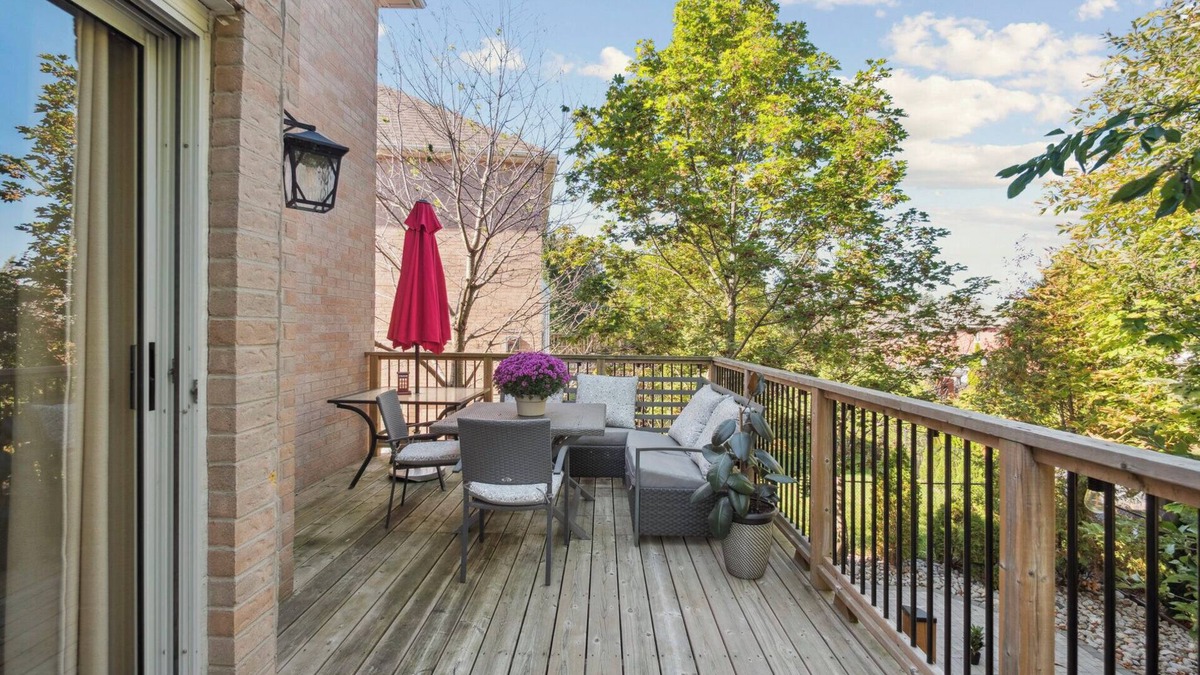 Aurora House | Stylish newly Renovated 3BR Home-Perfect Family Location