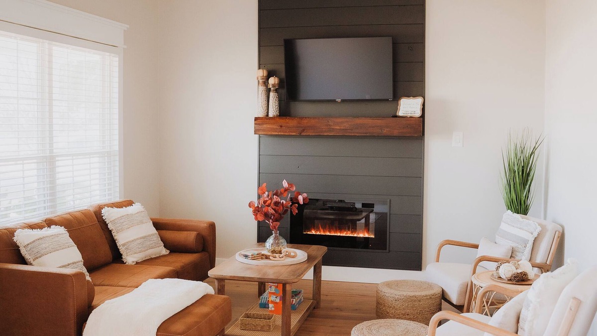 Houston County House | Stylish Newly Renovated 3BD 2 BA Mid-Term Home Pet/Family Friendly