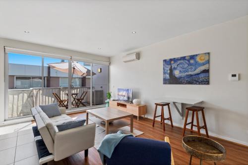 North Melbourne Apartment | Stylish North Melbourne Stay, Minutes to CBD