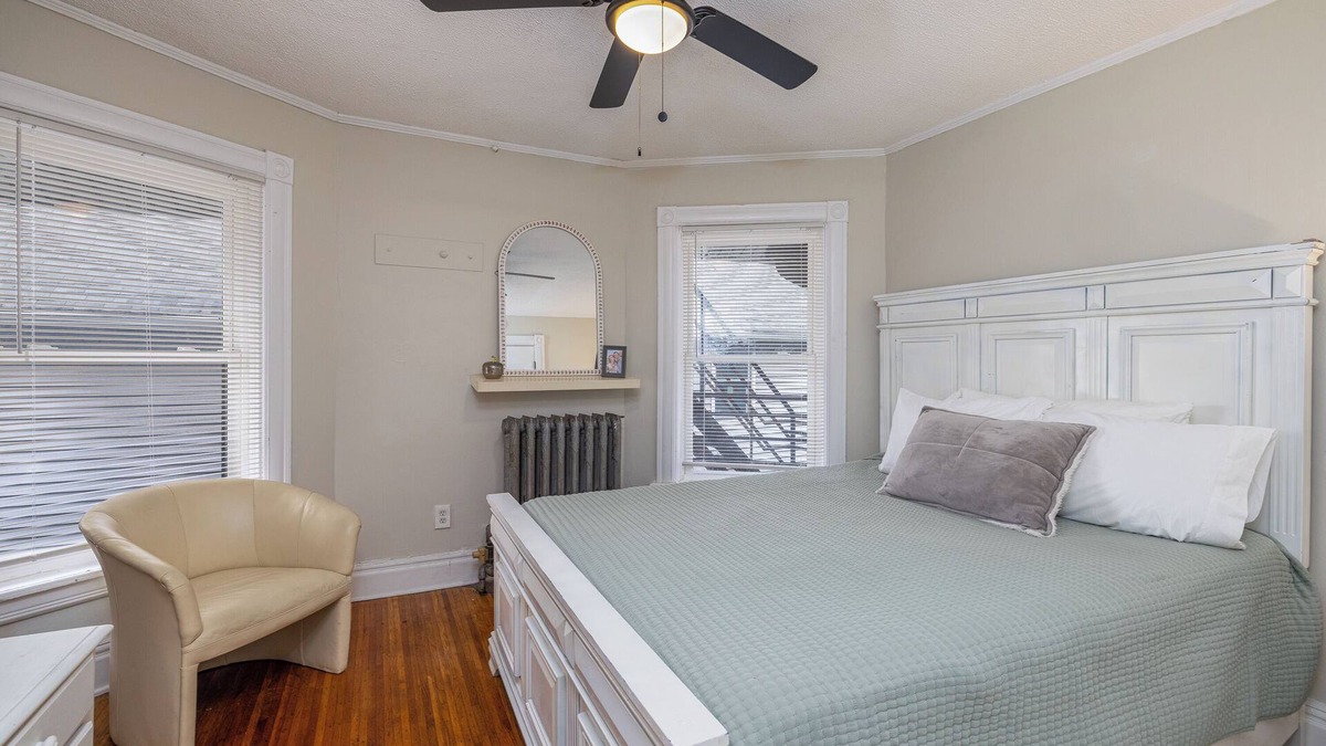 Neighborhood of the Arts Apartment | Stylish NOTA Apartment Queen+ Sofa-Bed & Parking