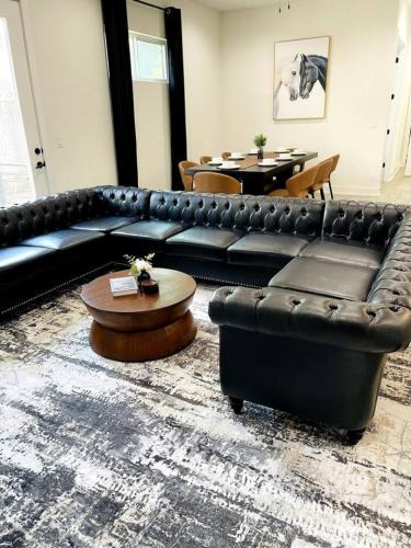 MLK House | Stylish Oasis - Near City Center - Mins 2 Downtown