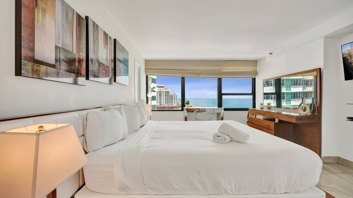 Mid Beach Apartment | Stylish Oceanfront 2 BR 1.5 BA Condo with Resort Amenities, Pools, Gym, Sauna 1402