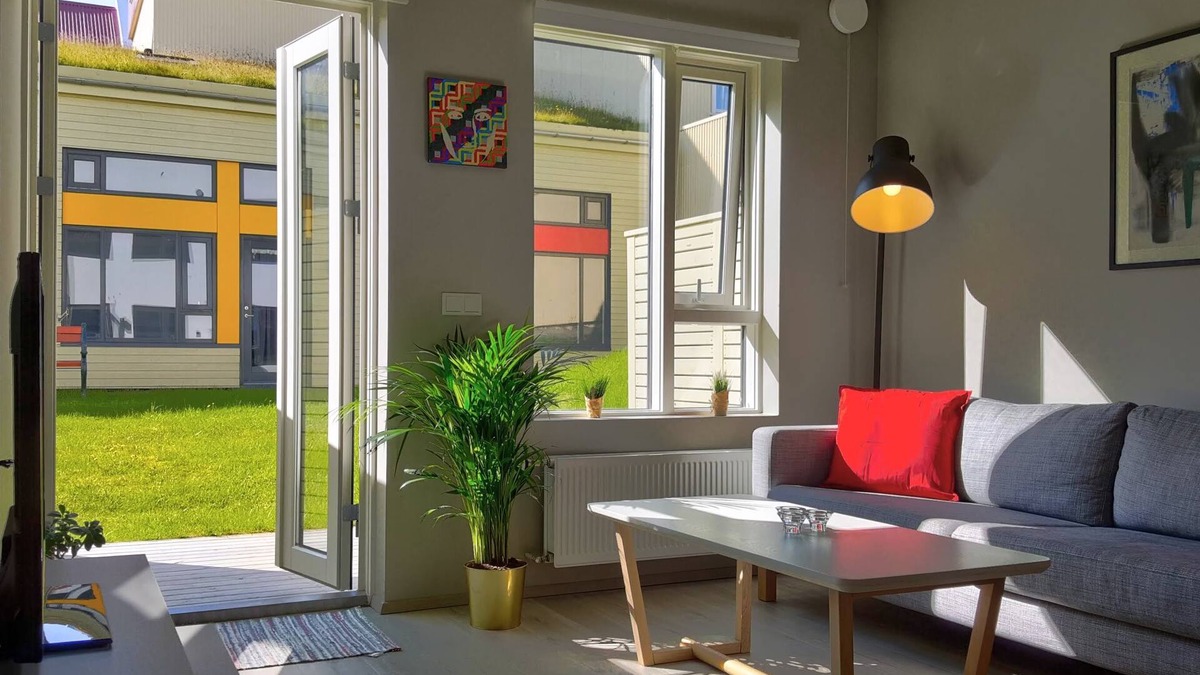 Downtown Apartment | Stylish One-Bedroom Apartment with Terrace: The Perfect Location!