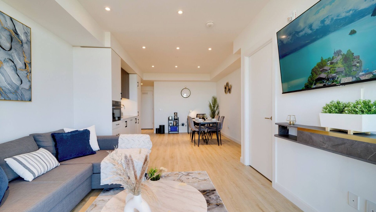 Kitchener Condo | Stylish Open Concept Suite in Central KW