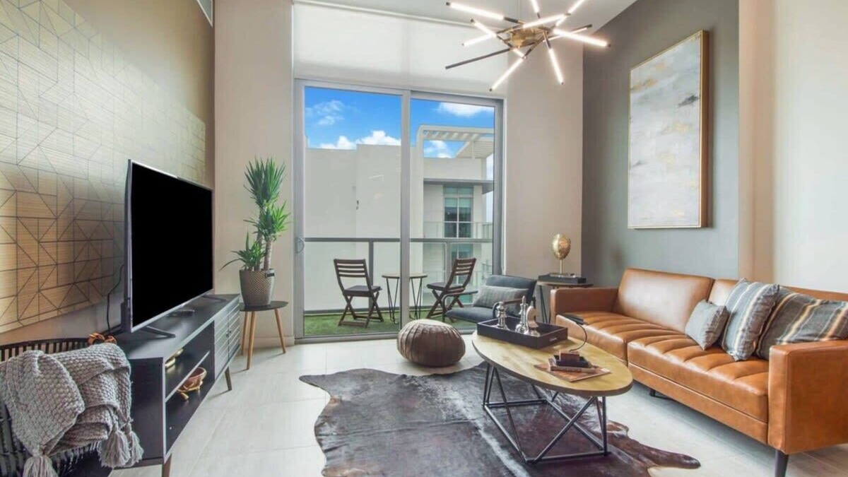 Northeast Miami Condo | Stylish Penthouse 1 Bdrm Condo Great Views