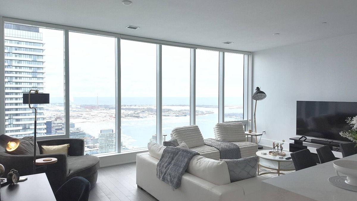 Old Toronto Apartment | Stylish Penthouse Downtown Toronto! Brand New!