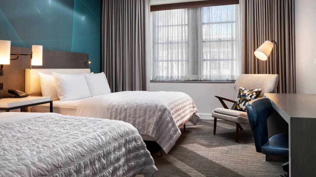 Downtown Houston Hotel | Stylish Pet Friendly Room Near Minute Maid Park!