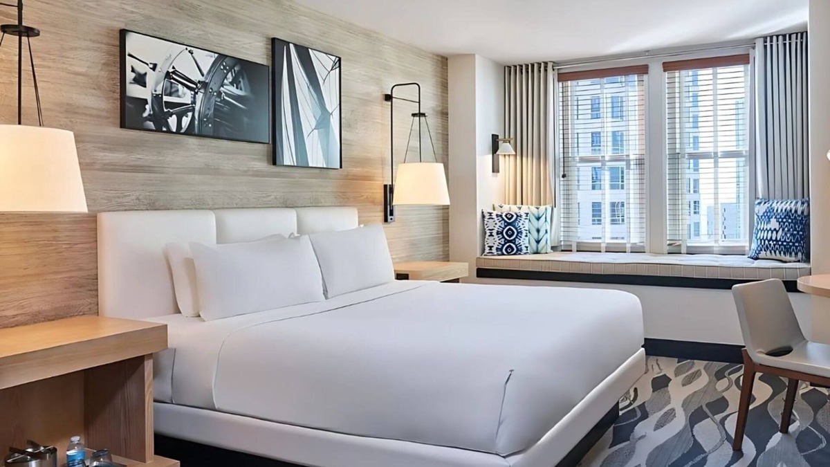 Downtown San Diego Hotel | Stylish Pet-Friendly Classic King Room in Hotel Republic - Near Little Italy