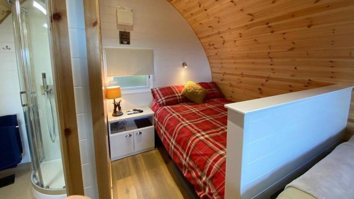 West Heslerton Apartment | Stylish pod is situated in a large meadow