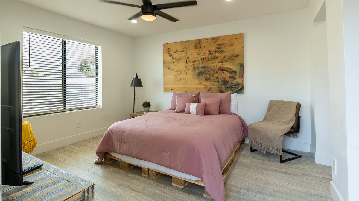 Encanto Apartment | Stylish Private Guest Suite, central to it all!