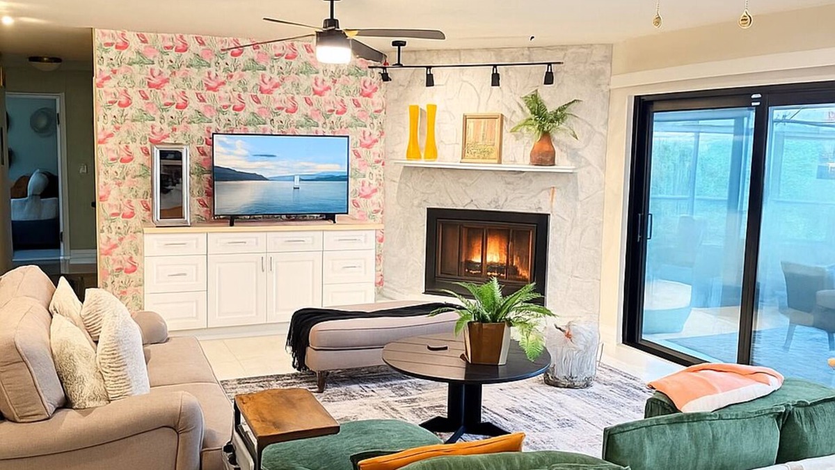 Bearss Plaza House | Stylish- Private Pool, Game Room & Prime Location.