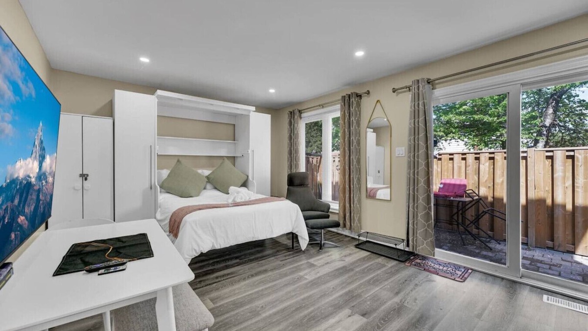 The Peanut Apartment | Stylish & Pvt. 1 BR & Bath Apt w/Free Parking