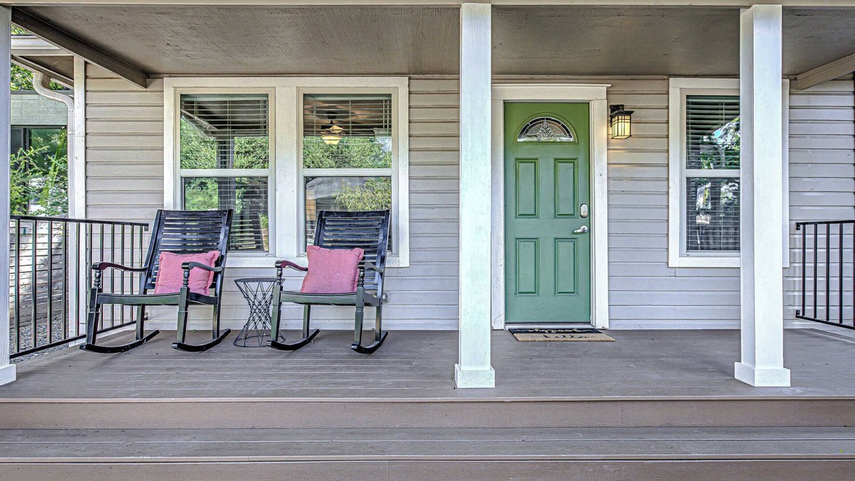 Holly House | Stylish Remodeled 3 BDR w/Studio in East Austin!