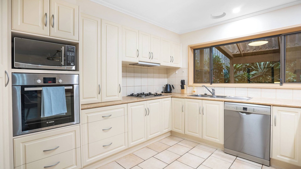 Wheelers Hill House | Stylish Retreat at Wheelers Hill 5BRM