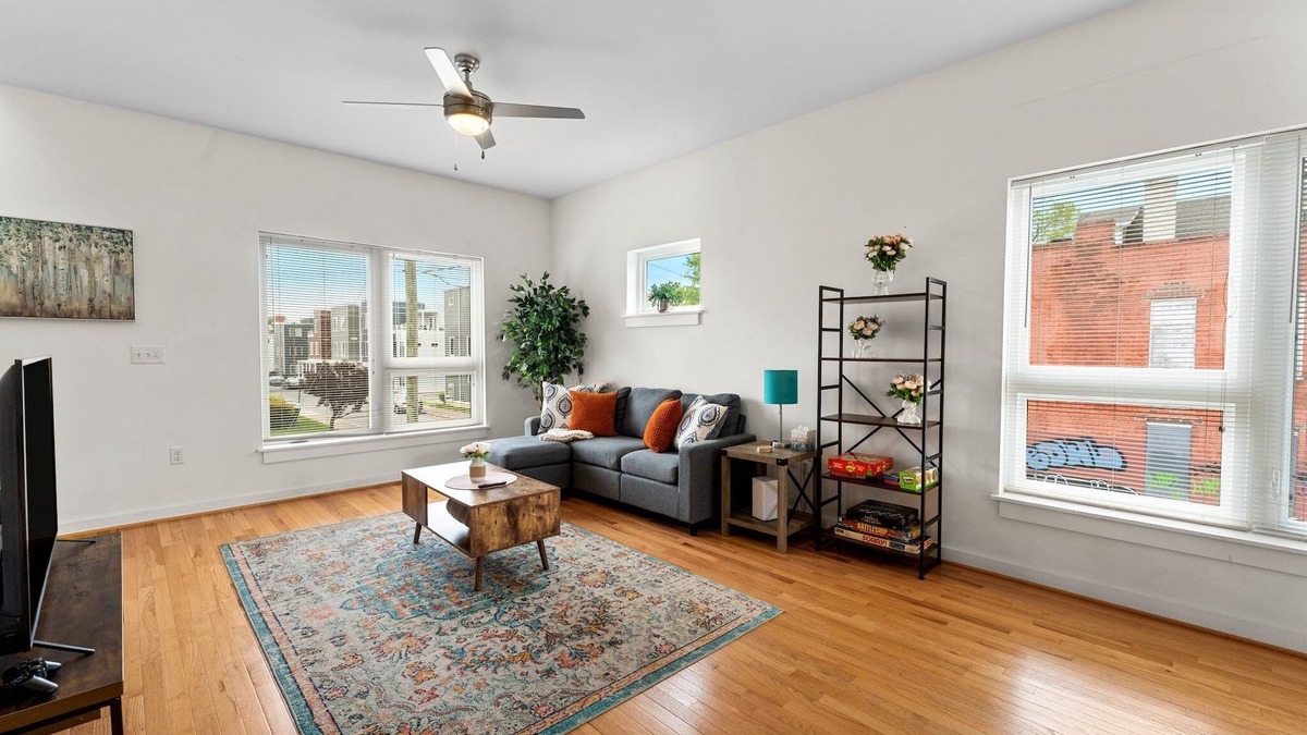 North Chesterfield House | Stylish RVA Rooftop Retreat - 3BR, 3BA, King Bed, Sleeps 6 & Free Parking!