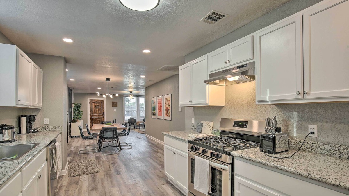 Highland Park House | Stylish San Antonio Retreat Near The Pearl!