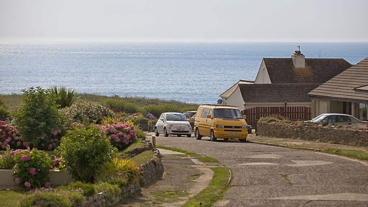 Widemouth Bay Cottage | Stylish Sea Views At Beautiful Widemouth Bay.