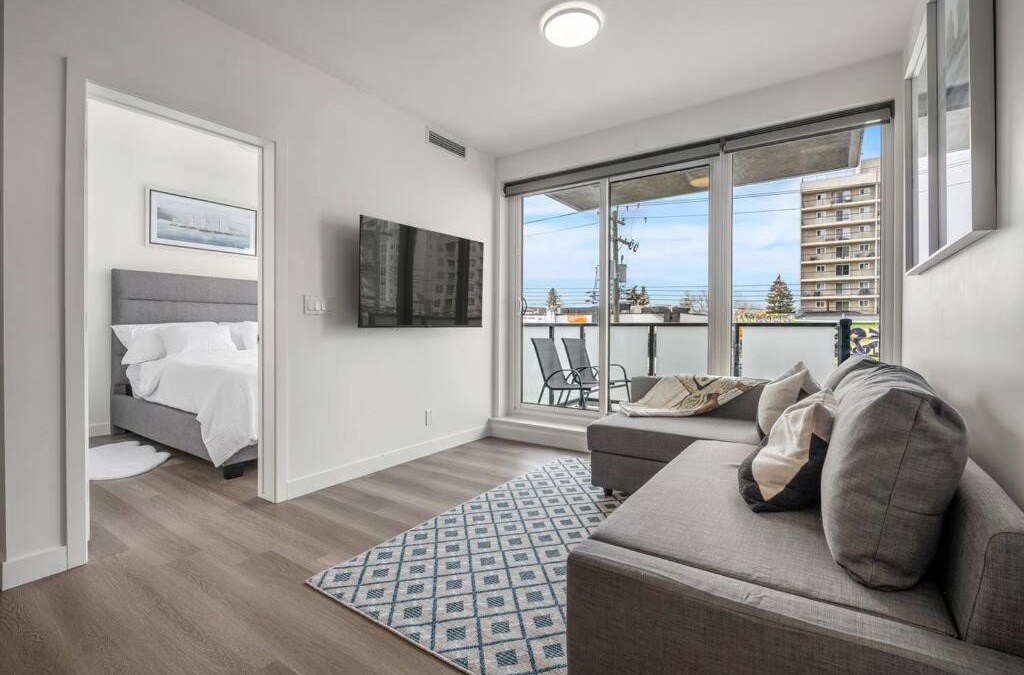 Sunnyside Apartment | Stylish Serenity 1BR Kensington Condo with Parking