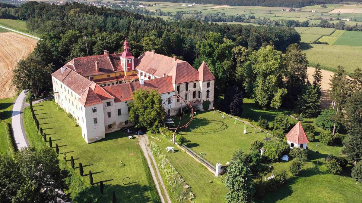 Neudorf Bei Ilz Apartment | Stylish short break in the Renaissance castle Kalsdorf - Apartment Wildenstein