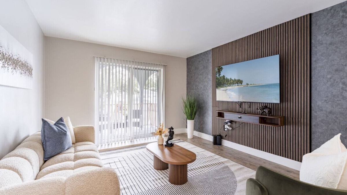 Beach Park Apartment | Stylish South Tampa 2BR | Pool, Gym | Sleeps 5