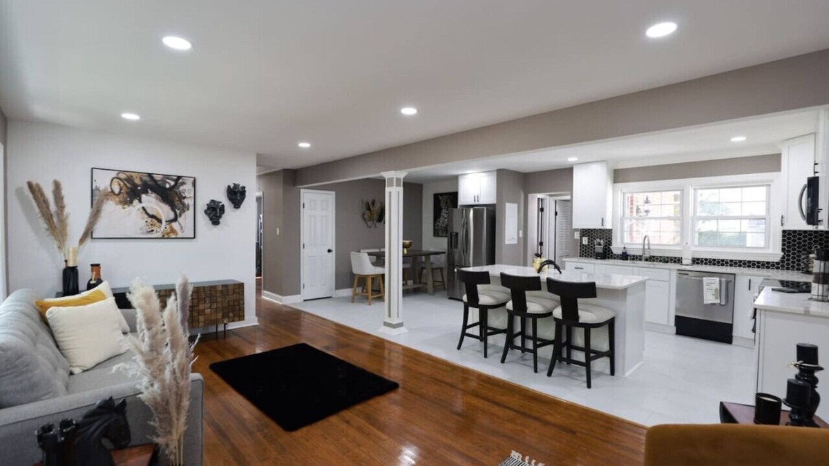 Dumbarton House | Stylish & Spacious: An Oasis for Your Getaway!