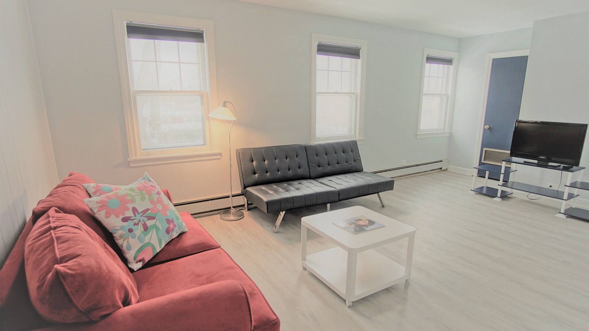 Skokie Condo | *Stylish & Spacious Getaway by Evanston/Skokie/NU