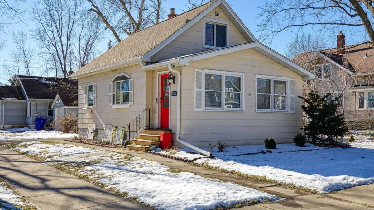 Appleton House | Stylish, Spacious Home: Walk Downtown, Fenced Yard on Washington St.