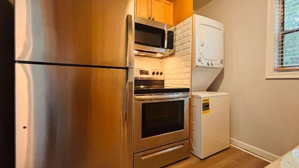 Great Lakes Apartment | Stylish Stay in the Heart of Decatur King Bed + Modern Touches