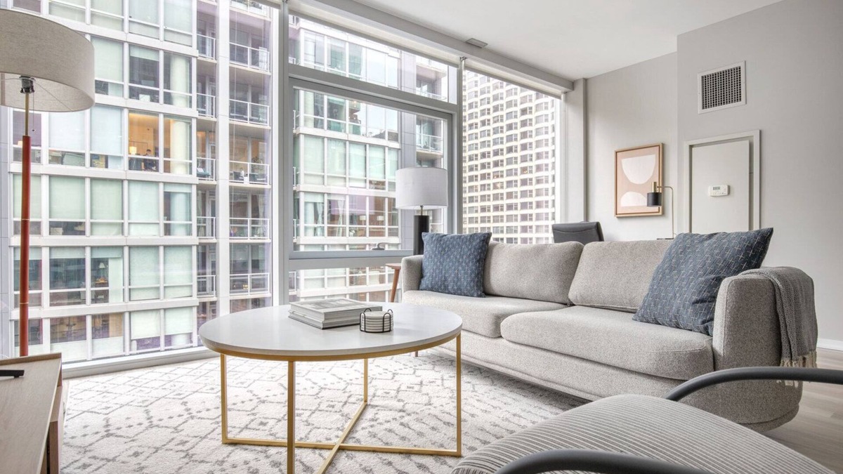Streeterville Apartment | Stylish Streeterville 2BR w/Lounge & Pool, nr Riverwalk, by Blueground