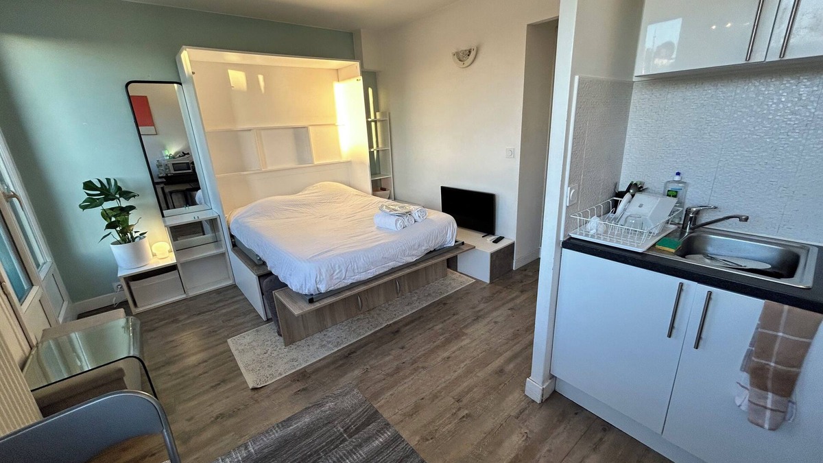 Pere Lachaise Apartment | Stylish Studio 12 Min from Republique